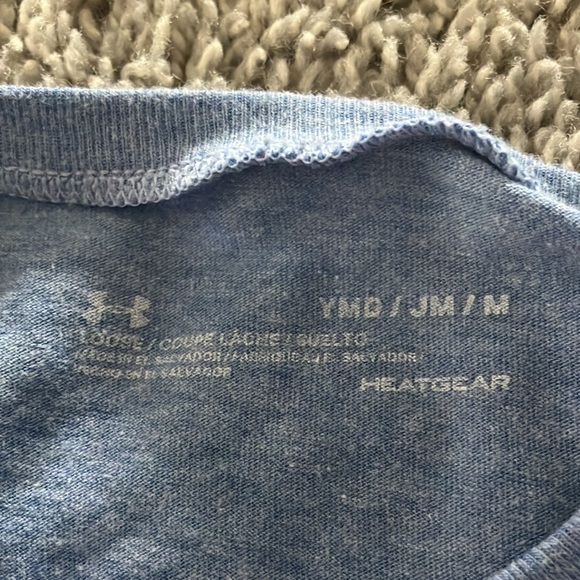 Four under armor workout tees.The sizes range between a youth M to an adult XS. - Picture 10 of 10